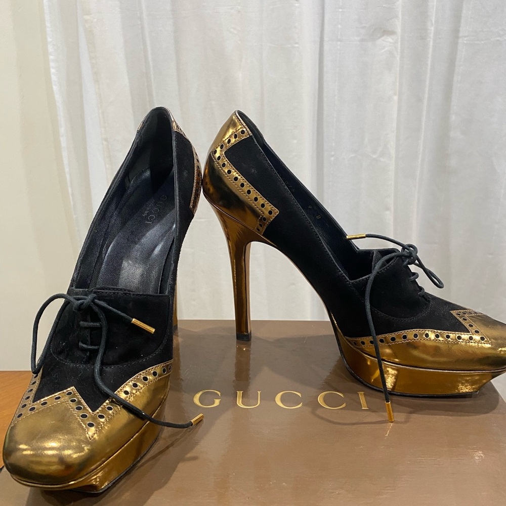Gucci Women's Black and Gold Lace-Up Heels